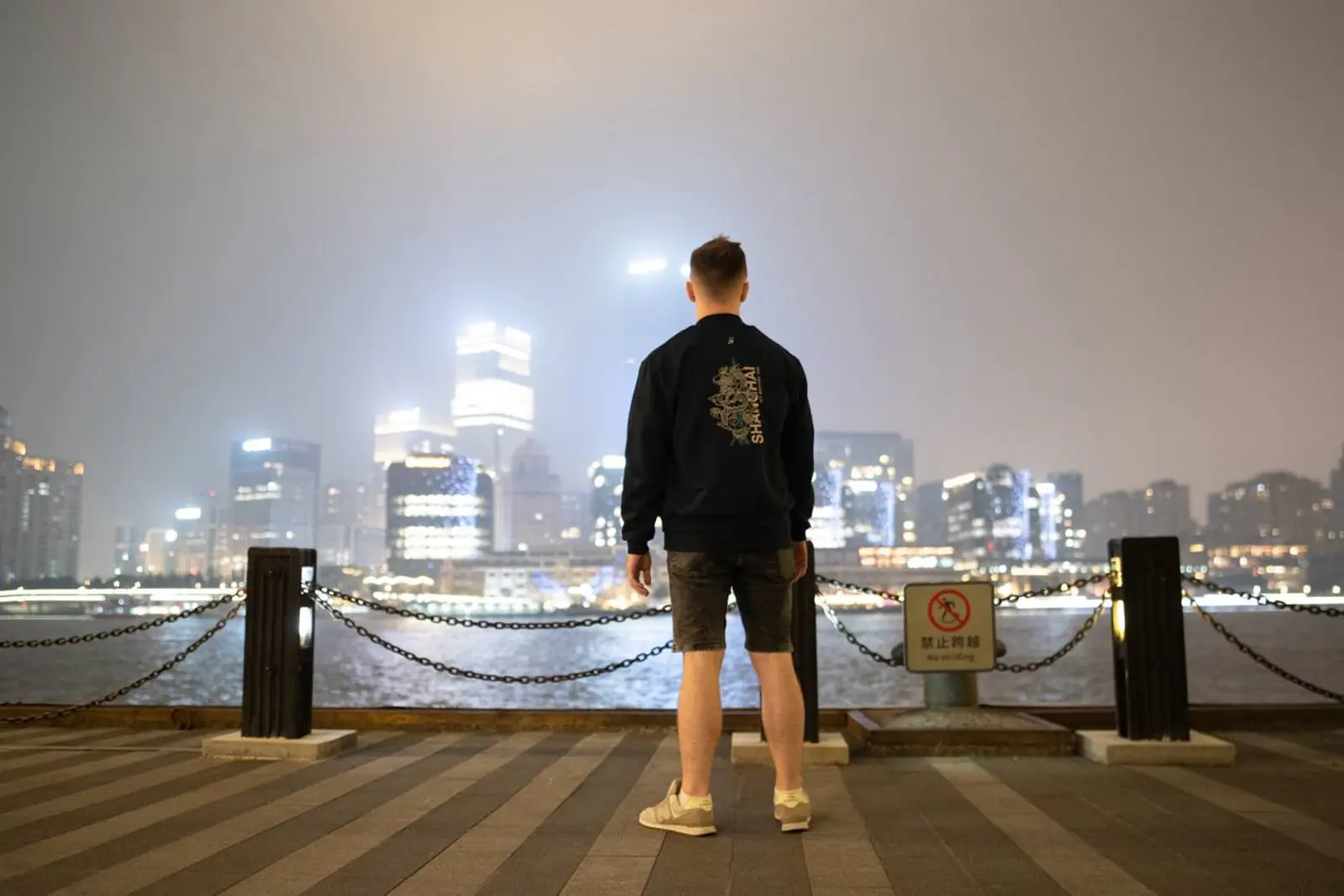 Programme guest on the Shanghai waterfront at night